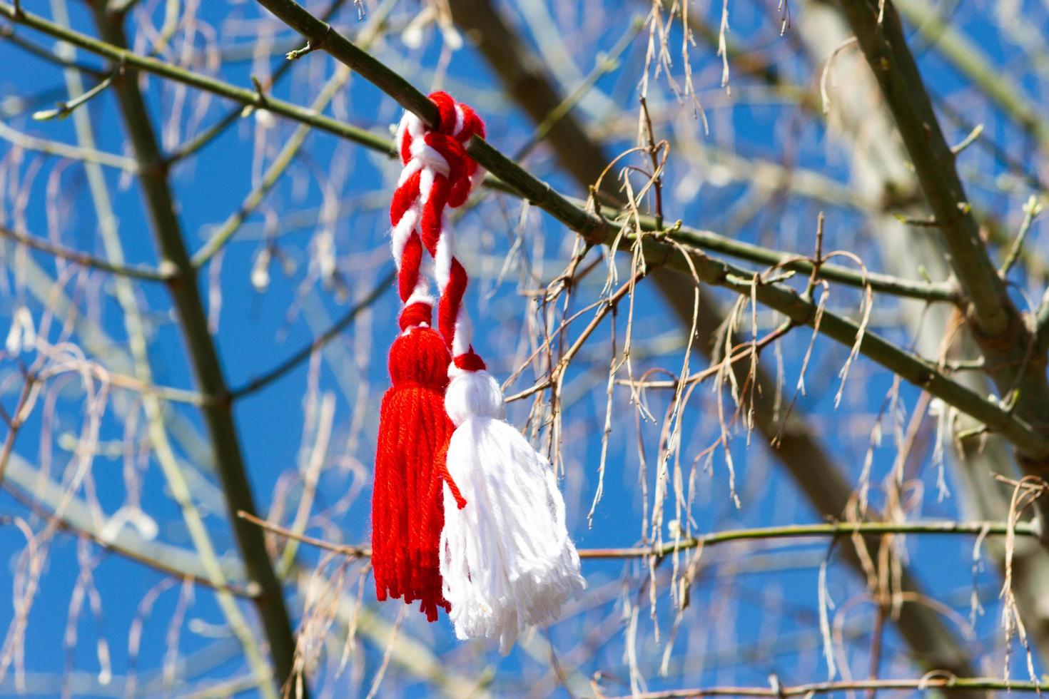 decoración tradicional martisor para el día de baba marta foto