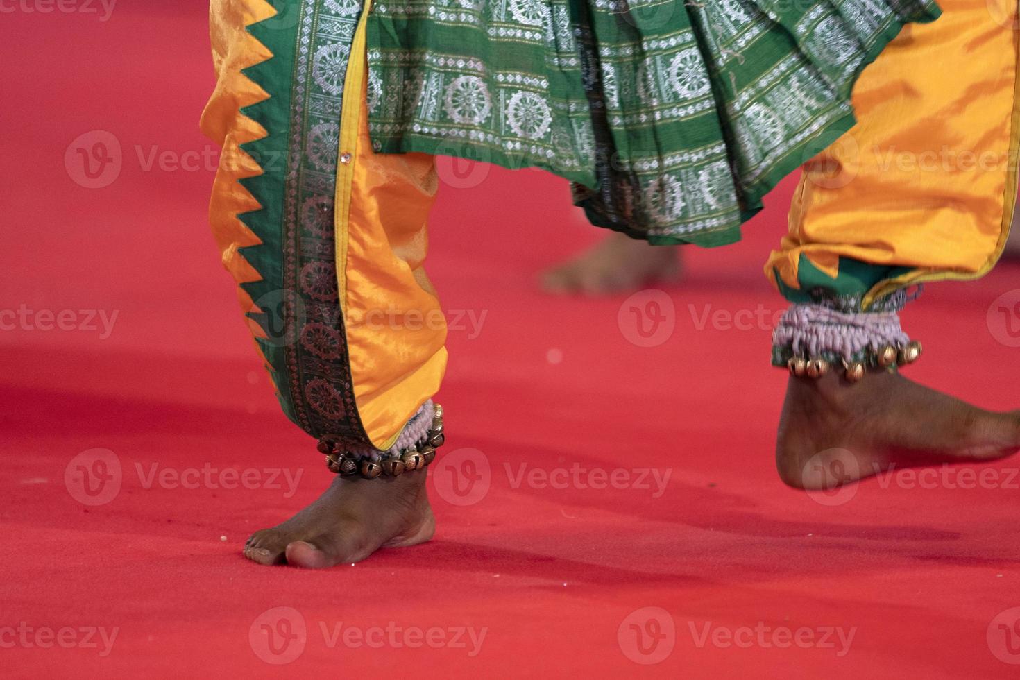 detalle de pie de danza tradicional india foto