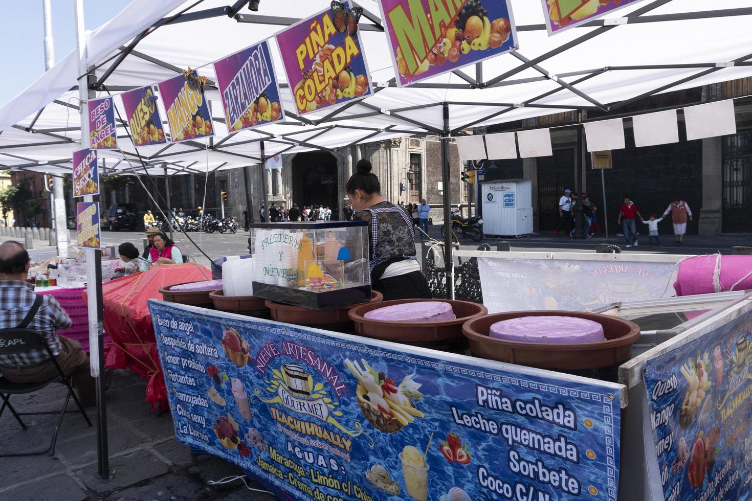 ciudad de méxico, méxico - 5 de noviembre de 2017 - mercado de la plaza de santo domingo foto