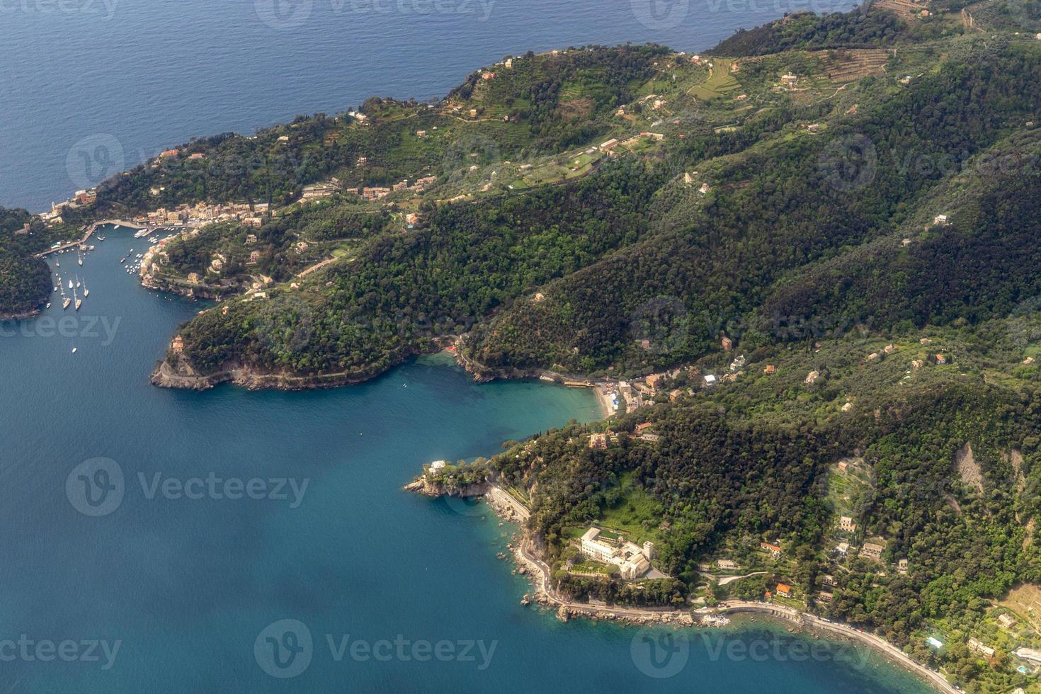 vista aérea de portofino italia desde un avión foto