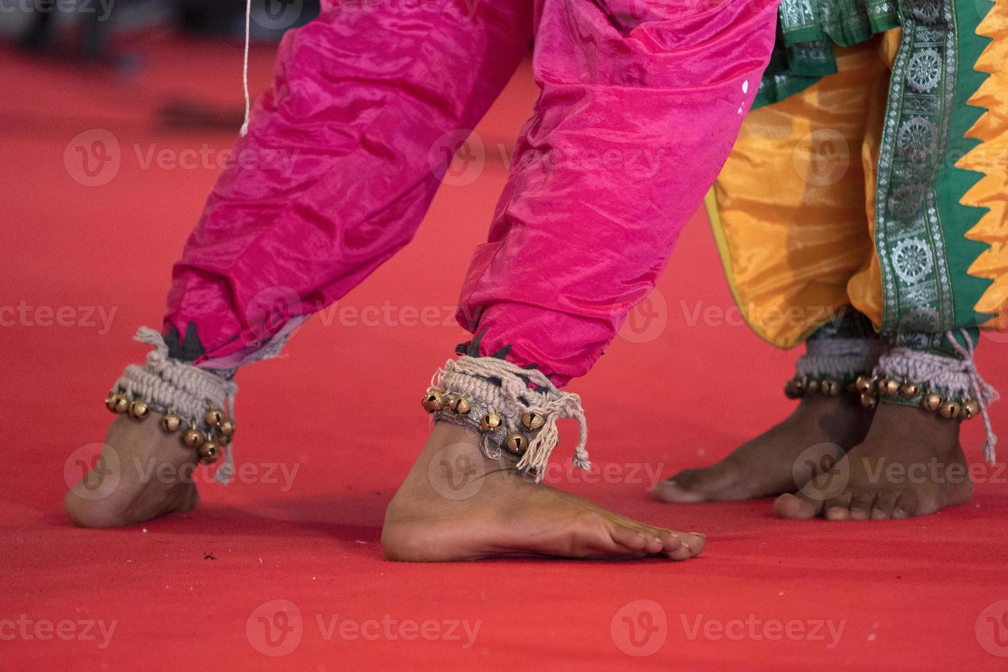 detalle de pie de danza tradicional india foto