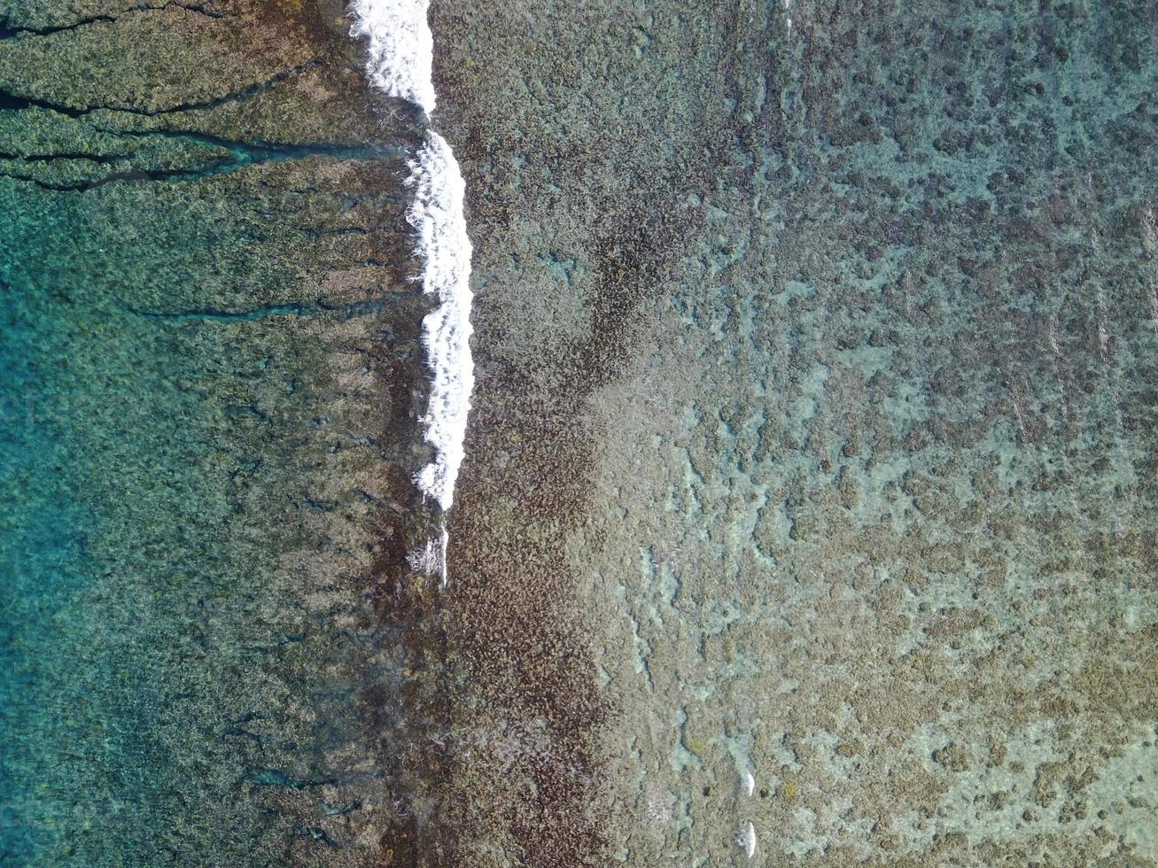 arrecife del océano pacífico olas polinesia isla cook paraíso tropical vista aérea foto