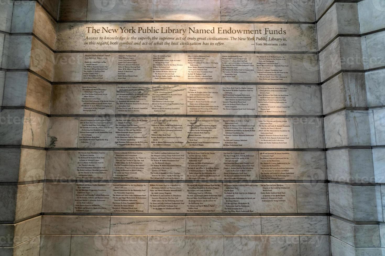 nueva york, estados unidos - 4 de mayo de 2019 - interior de la biblioteca pública en la quinta avenida foto