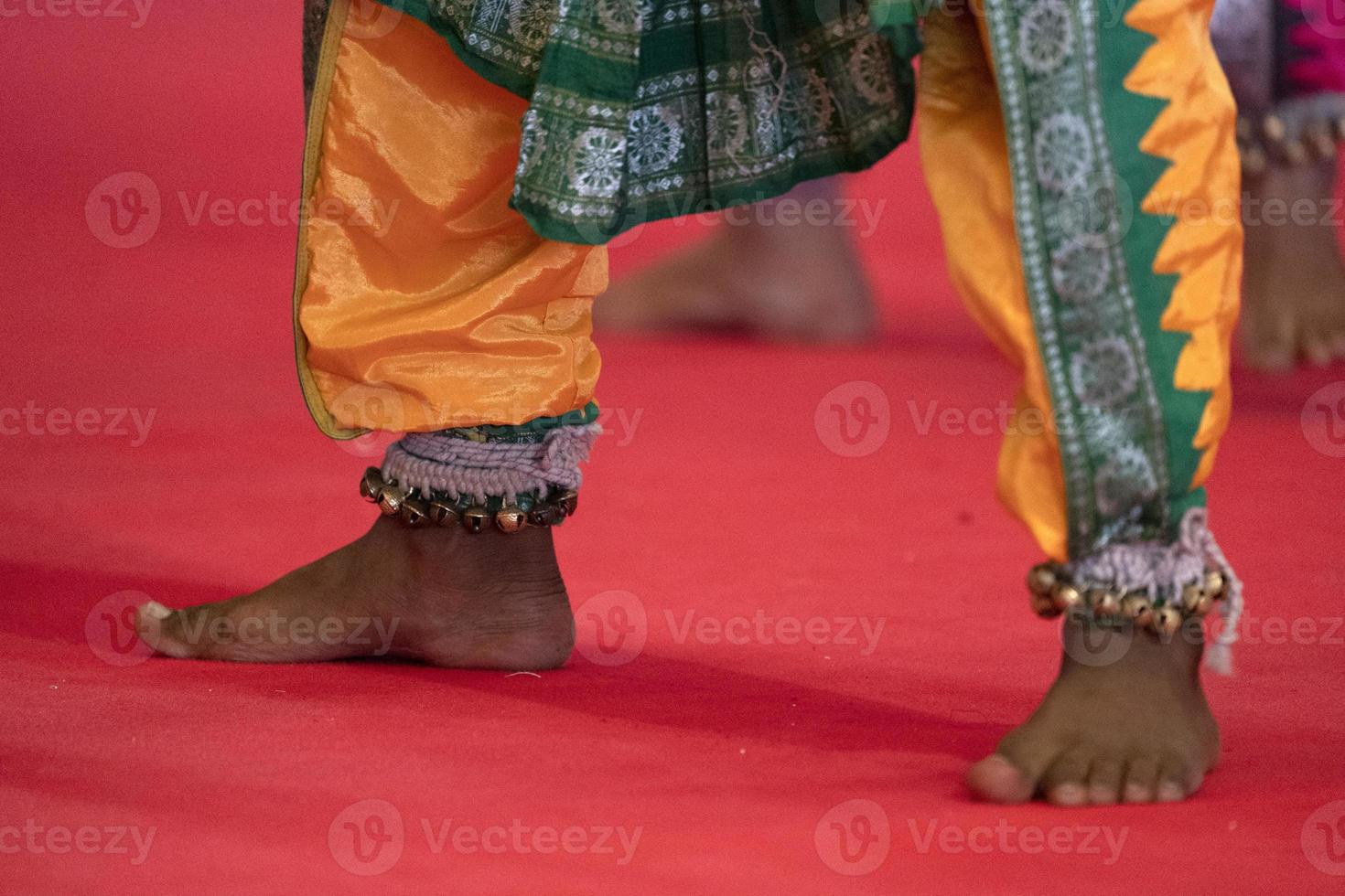 detalle de pie de danza tradicional india foto