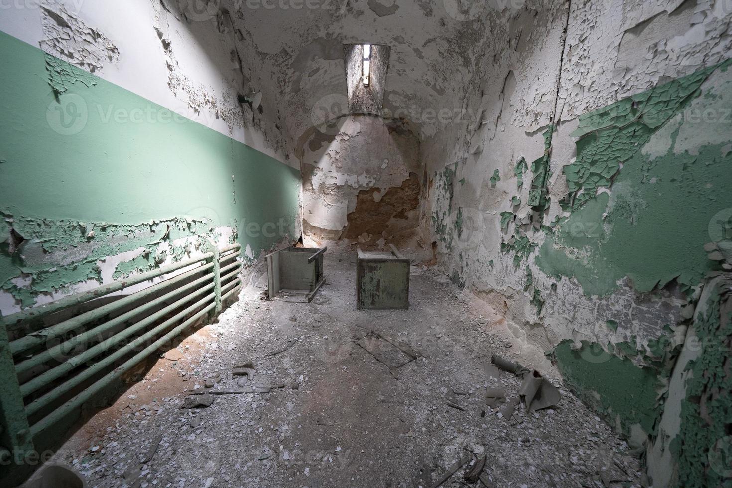 old philadelphia abandoned penitentiary photo