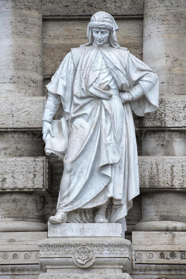 estatua romana de mármol foto