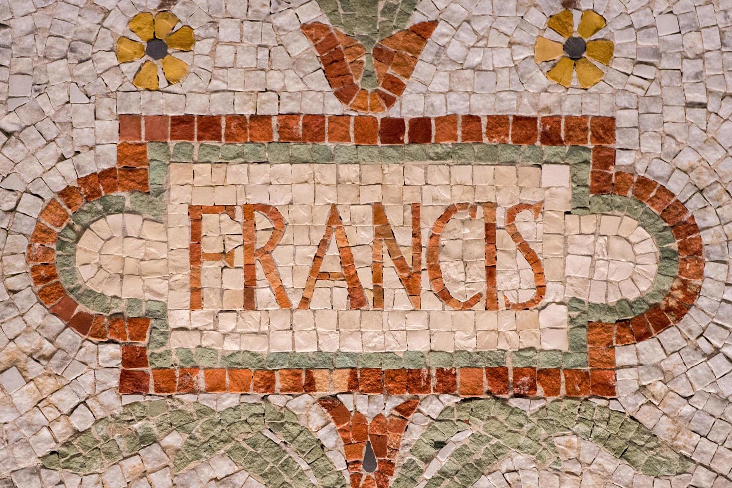 nombre del papa francisco en patchwork de mosaico rojo foto