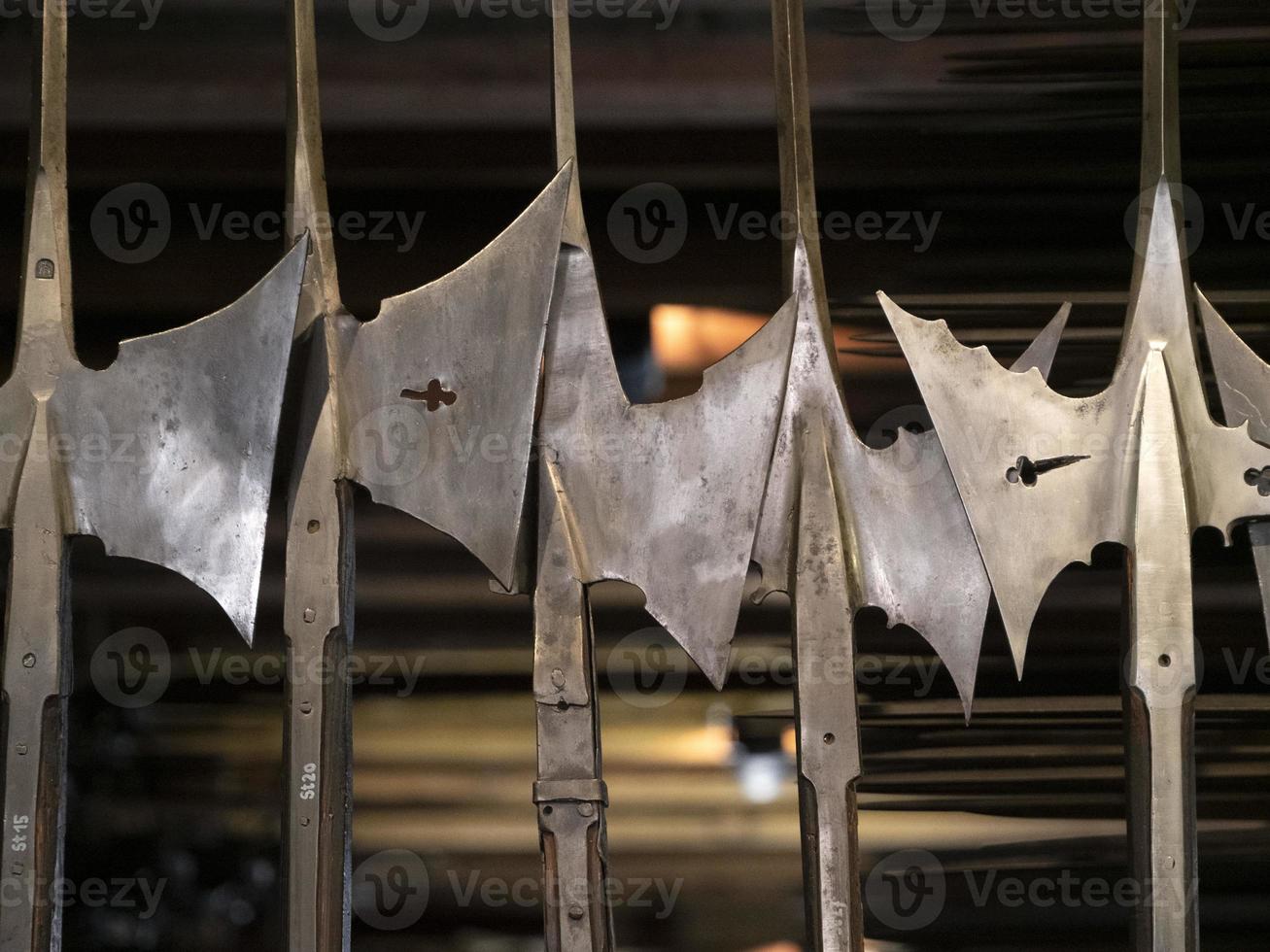 muchas lanzas de metal de hierro medievales foto