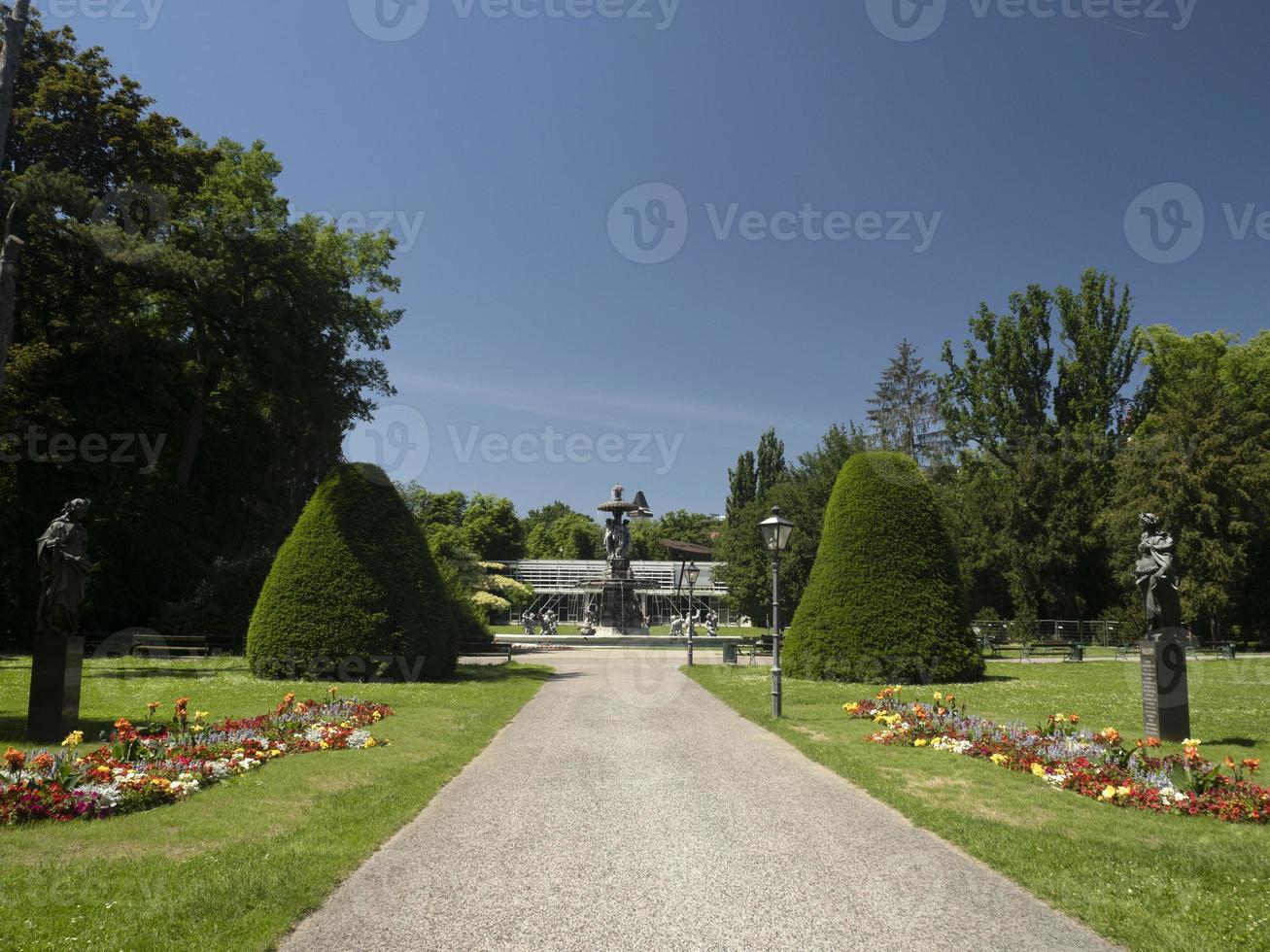 estatua de estiria y austria en graz austria jardines del parque foto