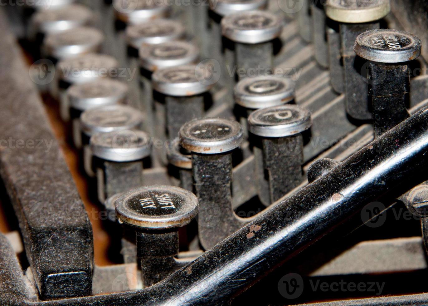 detalle de la tecla de cambio de máquina de escribir antigua cubierta de polvo foto