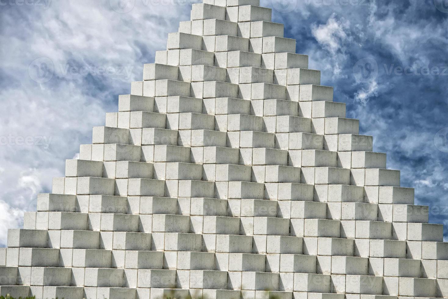 white cubes pyramid photo