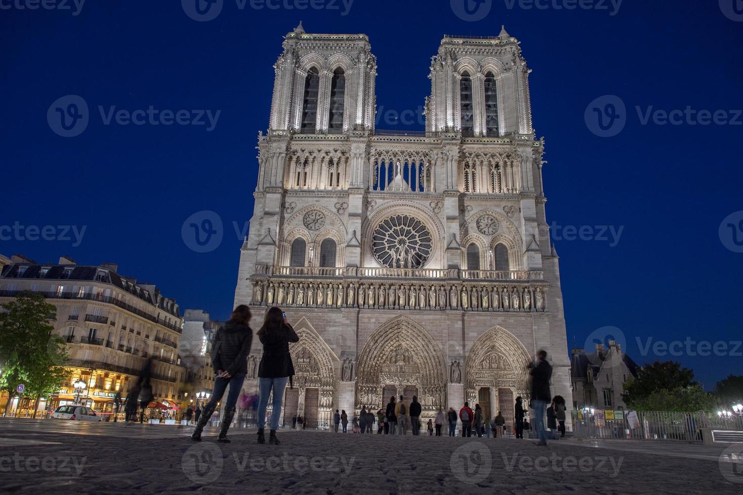 notre dame paris night view photo