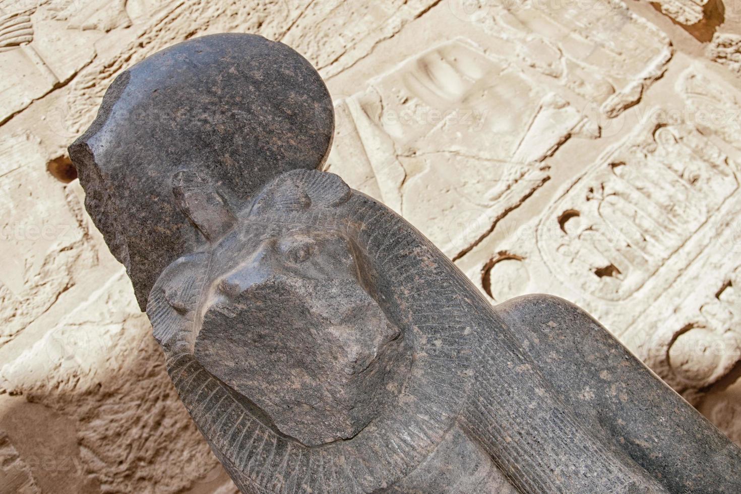 jeroglíficos de luxor en egipto foto