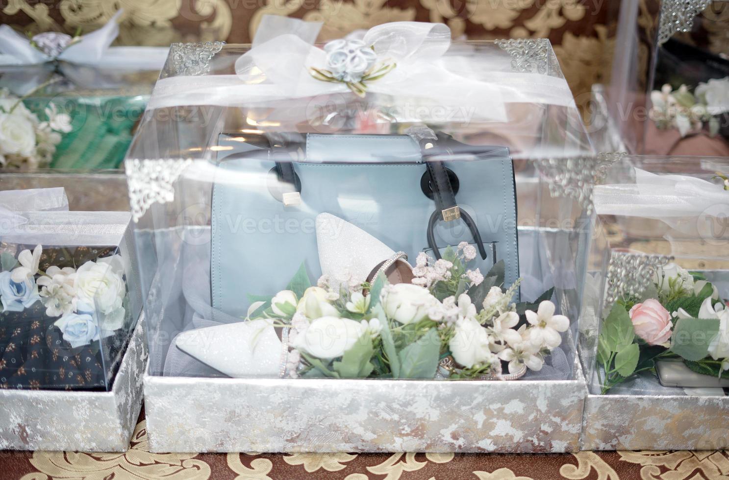 Traditional Wedding Gifts in Indonesia photo