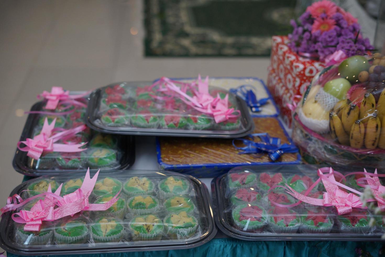 Traditional Wedding Gifts in Indonesia photo
