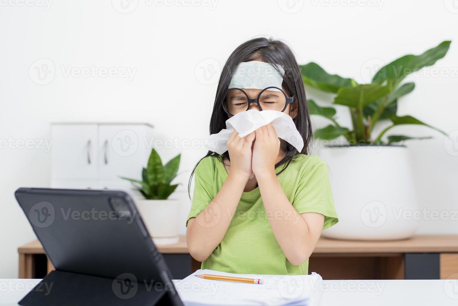 sick little girl e-learning photo