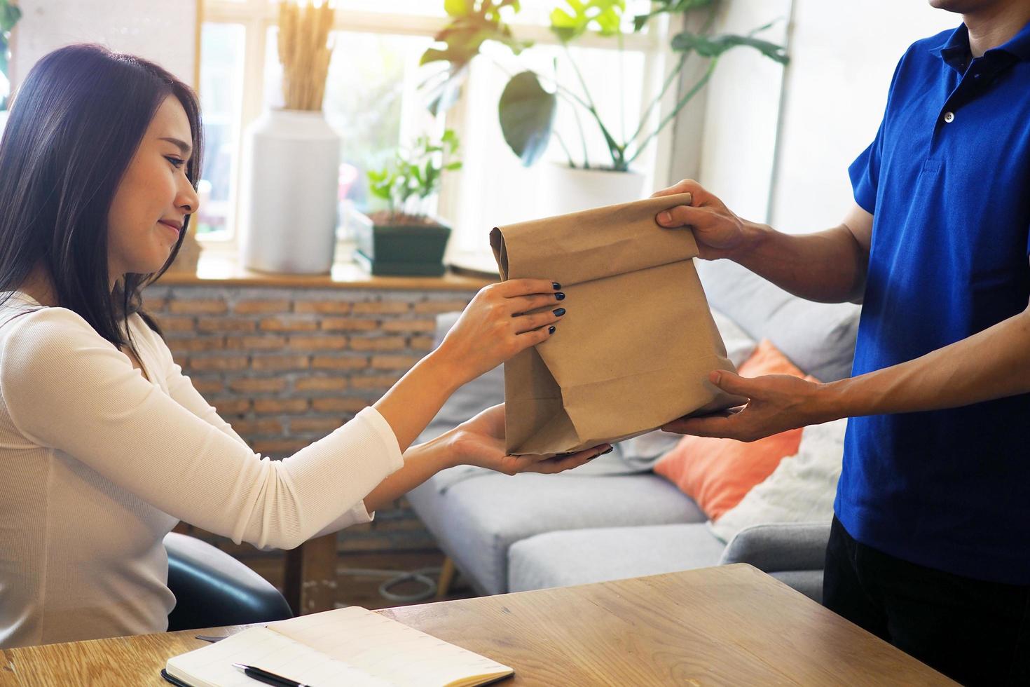 Women order online and are happy to receive fast items, impressive services. photo