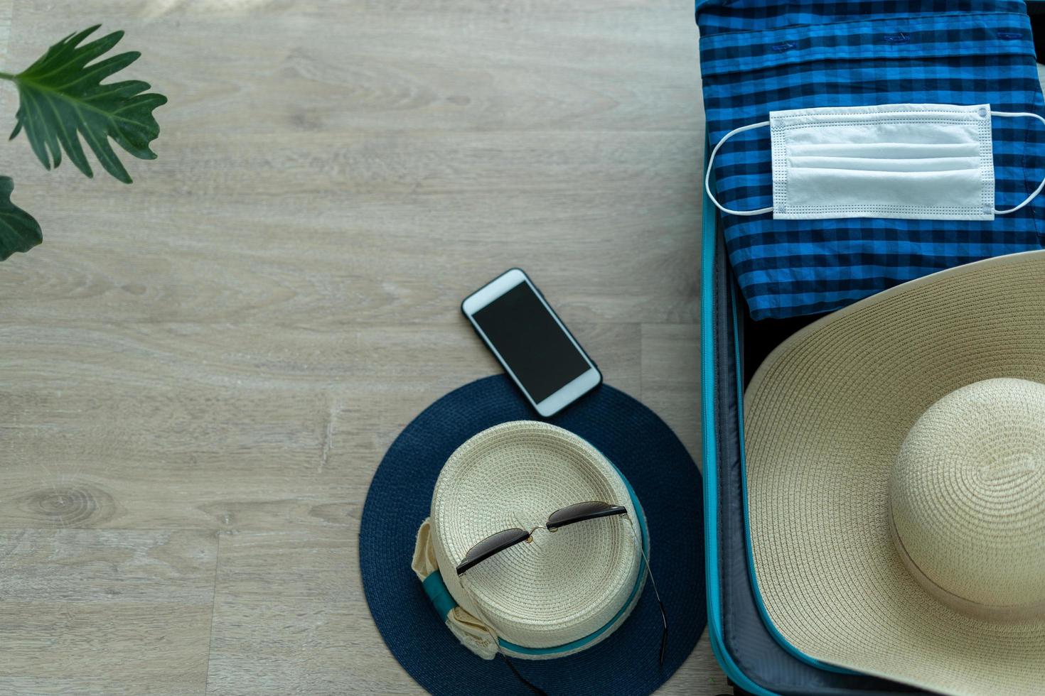 The arrangement of baggage to prepare for the holiday trip after the opening of the borders ended during the Covid quarantine photo