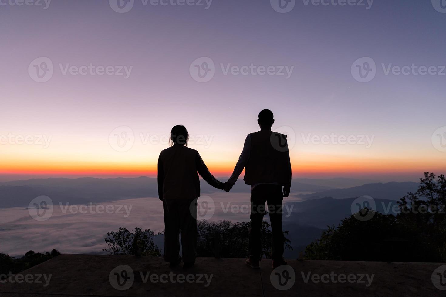 silhouette of wedding Couple in love holding hand together during sunrise with morning sky background. Pre-wedding portraits. happy couple images man and woman with sky nature background photo