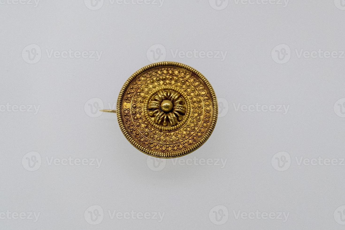 Etruscan style gold necklage pendant detail photo