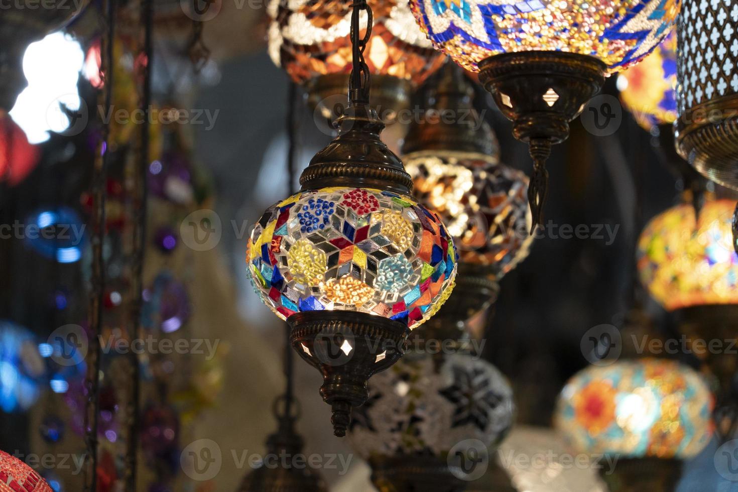 linterna de lámpara de colores de vidrio árabe foto