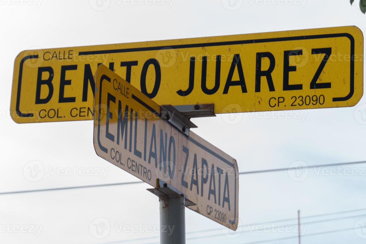 letrero de calle de la carretera mexicana juarez zapata foto