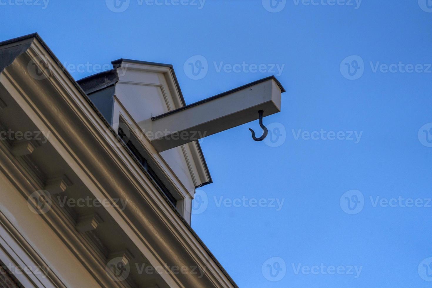 detalle del gancho del edificio del centro de la ciudad de amsterdam foto