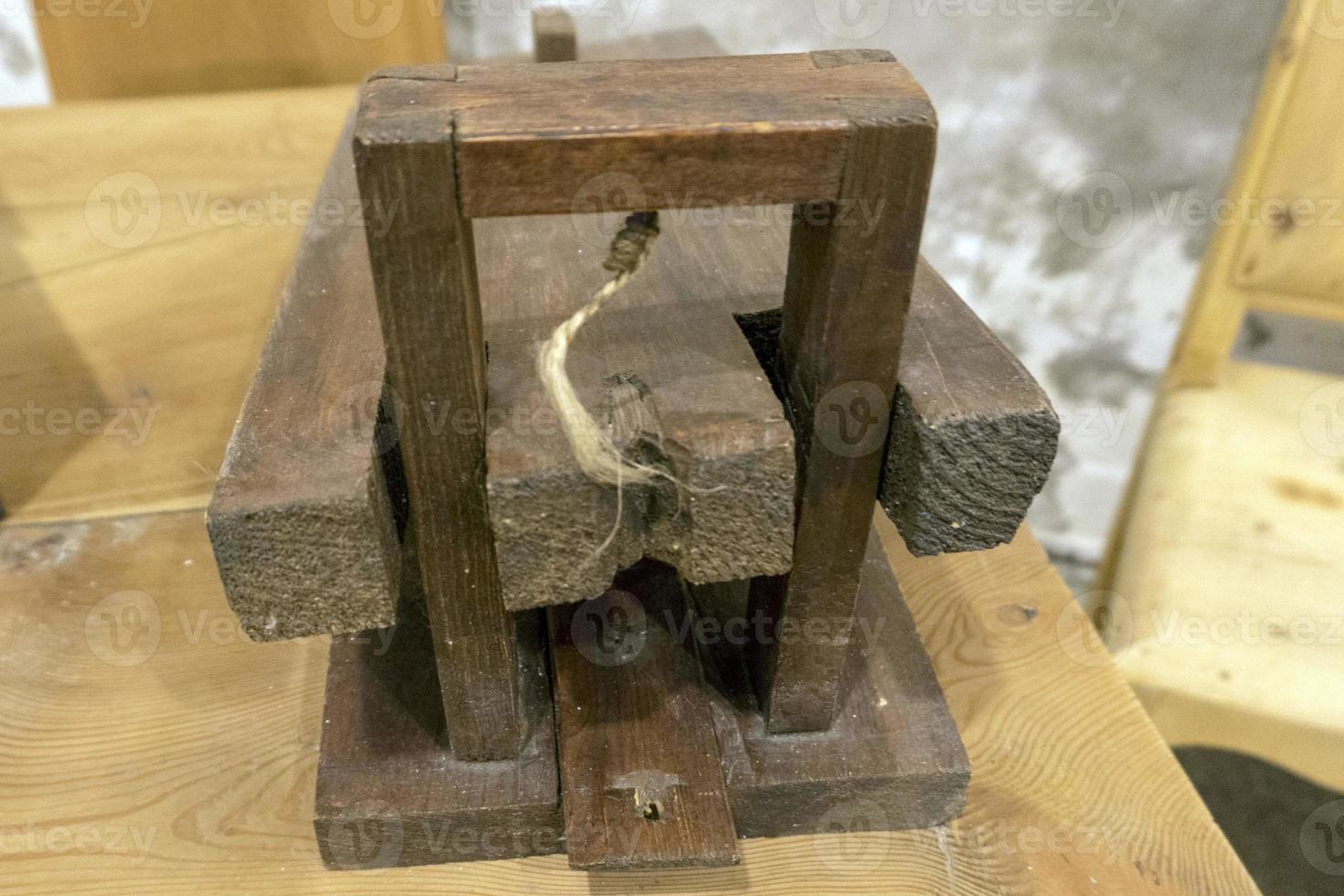 old mouse trap photo