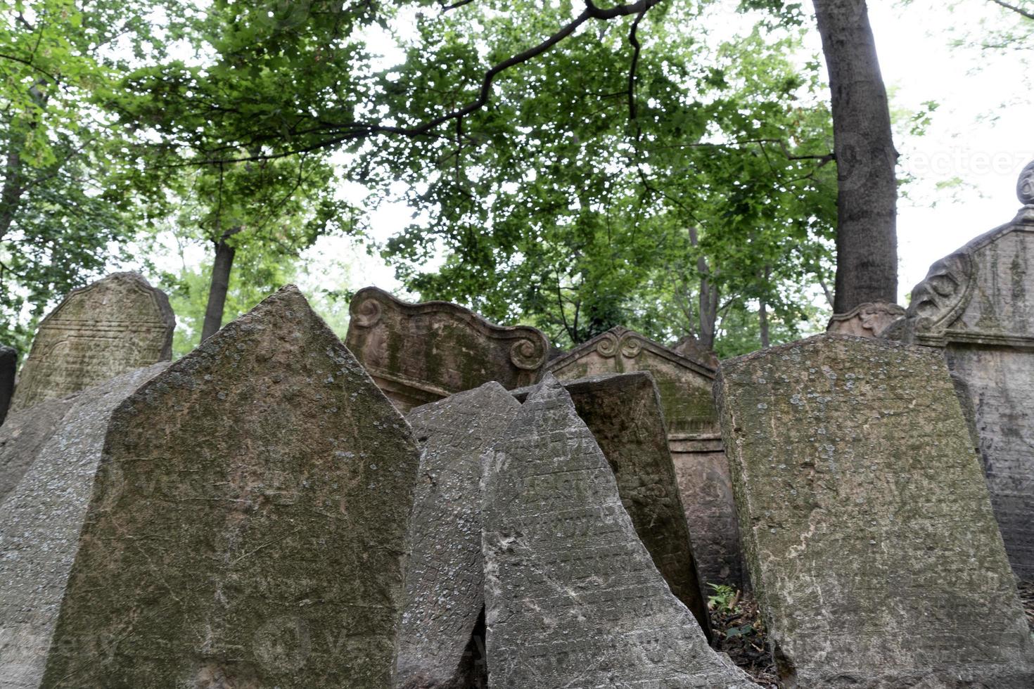 antiguo cementerio judío en praga foto