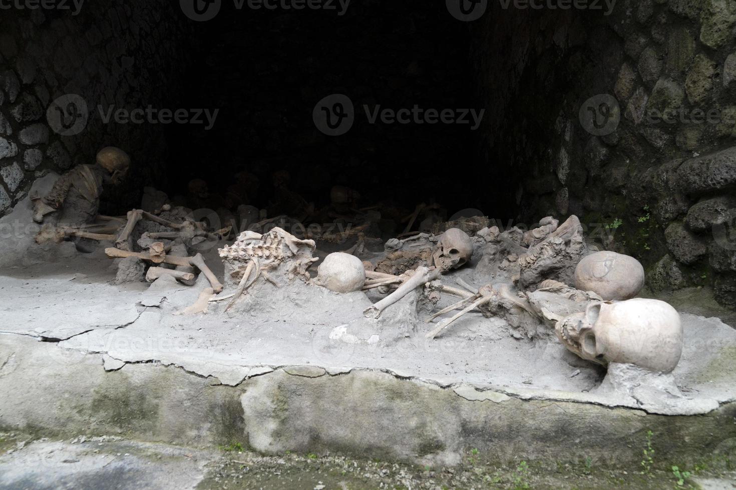 Ercolano Herculaneum fugitives skeletons on the beach photo