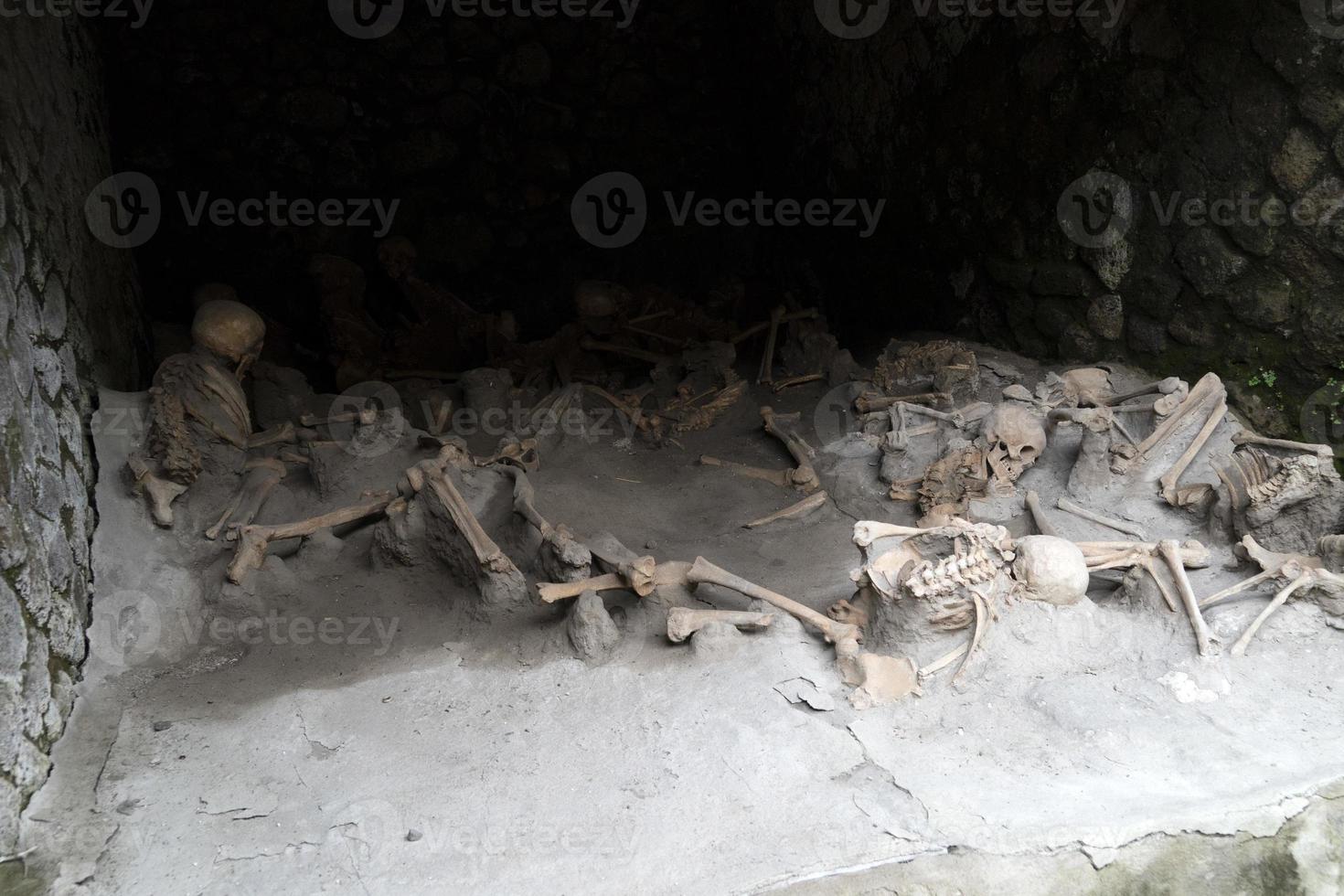 Ercolano Herculaneum fugitives skeletons on the beach photo