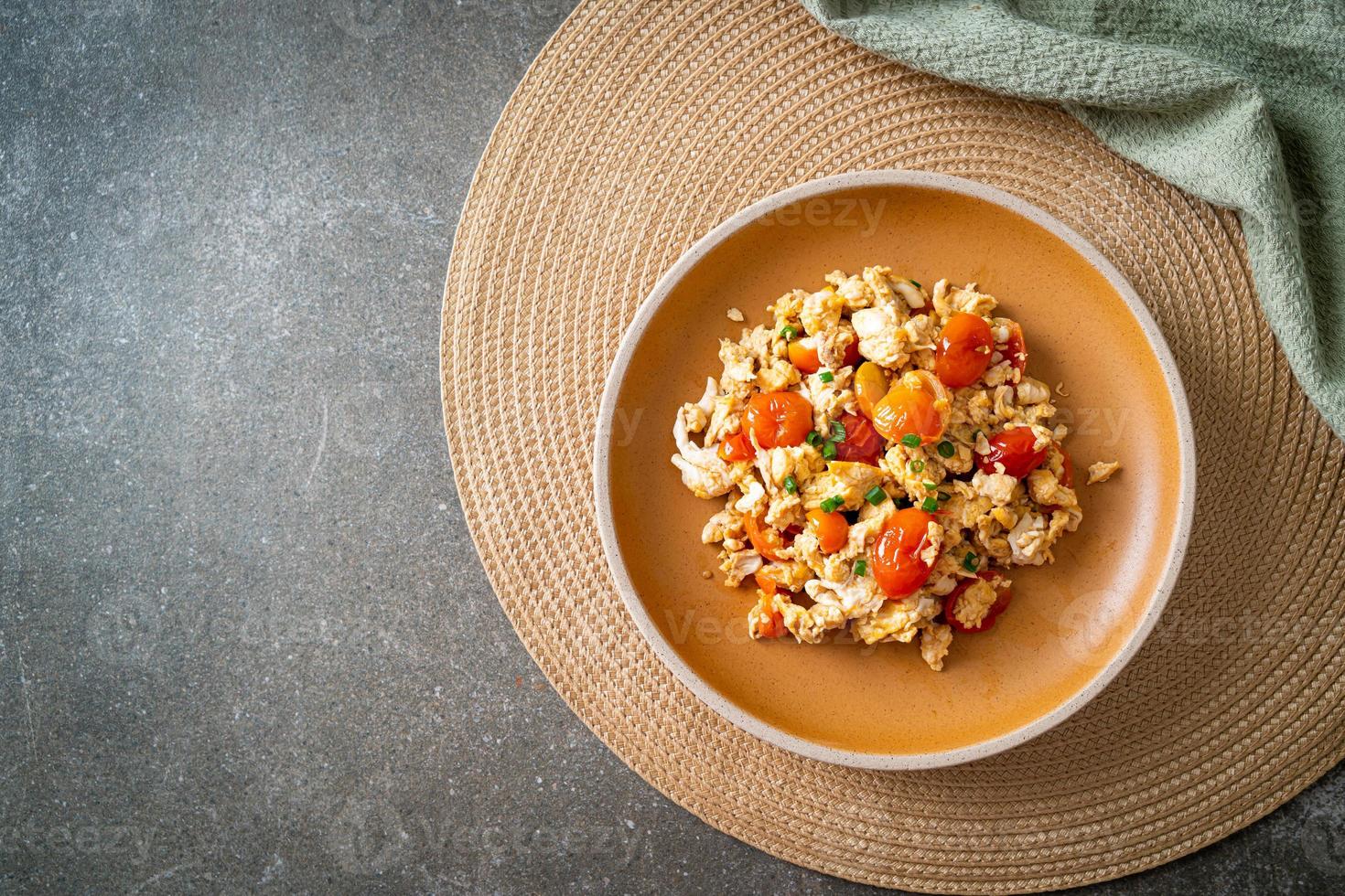 stir-fried tomatoes with egg on plate photo