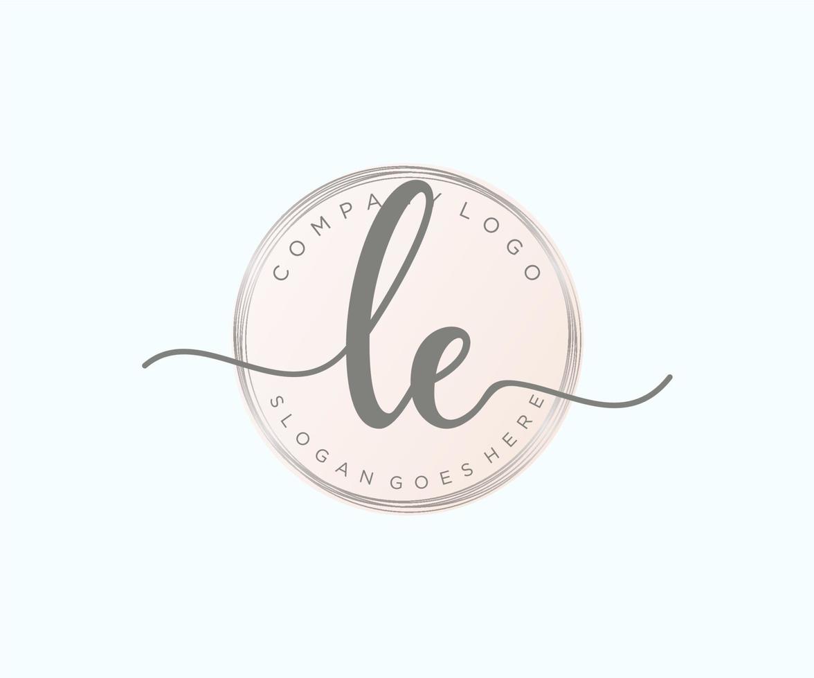 logotipo inicial le femenino. utilizable para logotipos de naturaleza, salón, spa, cosmética y belleza. elemento de plantilla de diseño de logotipo de vector plano.