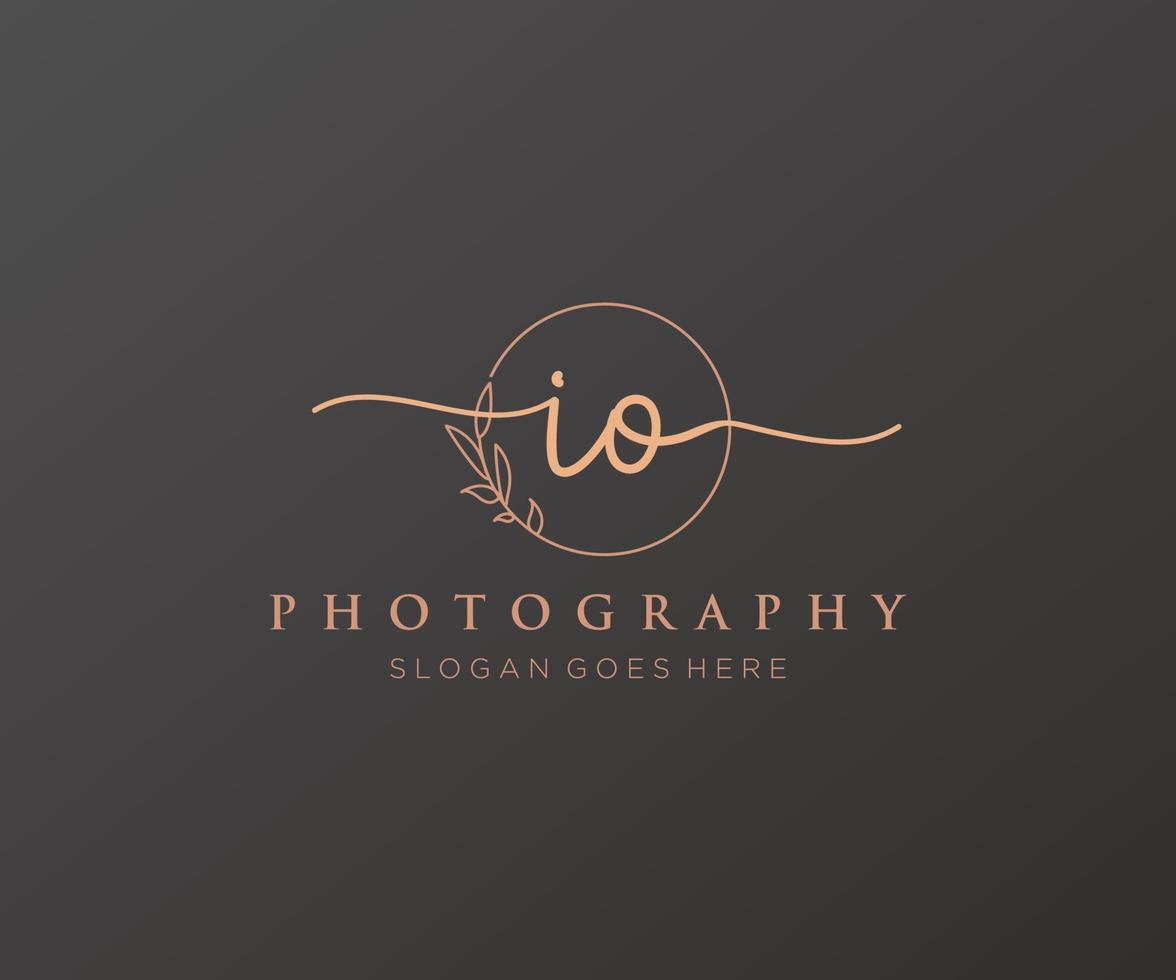 Initial IO feminine logo. Usable for Nature, Salon, Spa, Cosmetic and Beauty Logos. Flat Vector Logo Design Template Element.