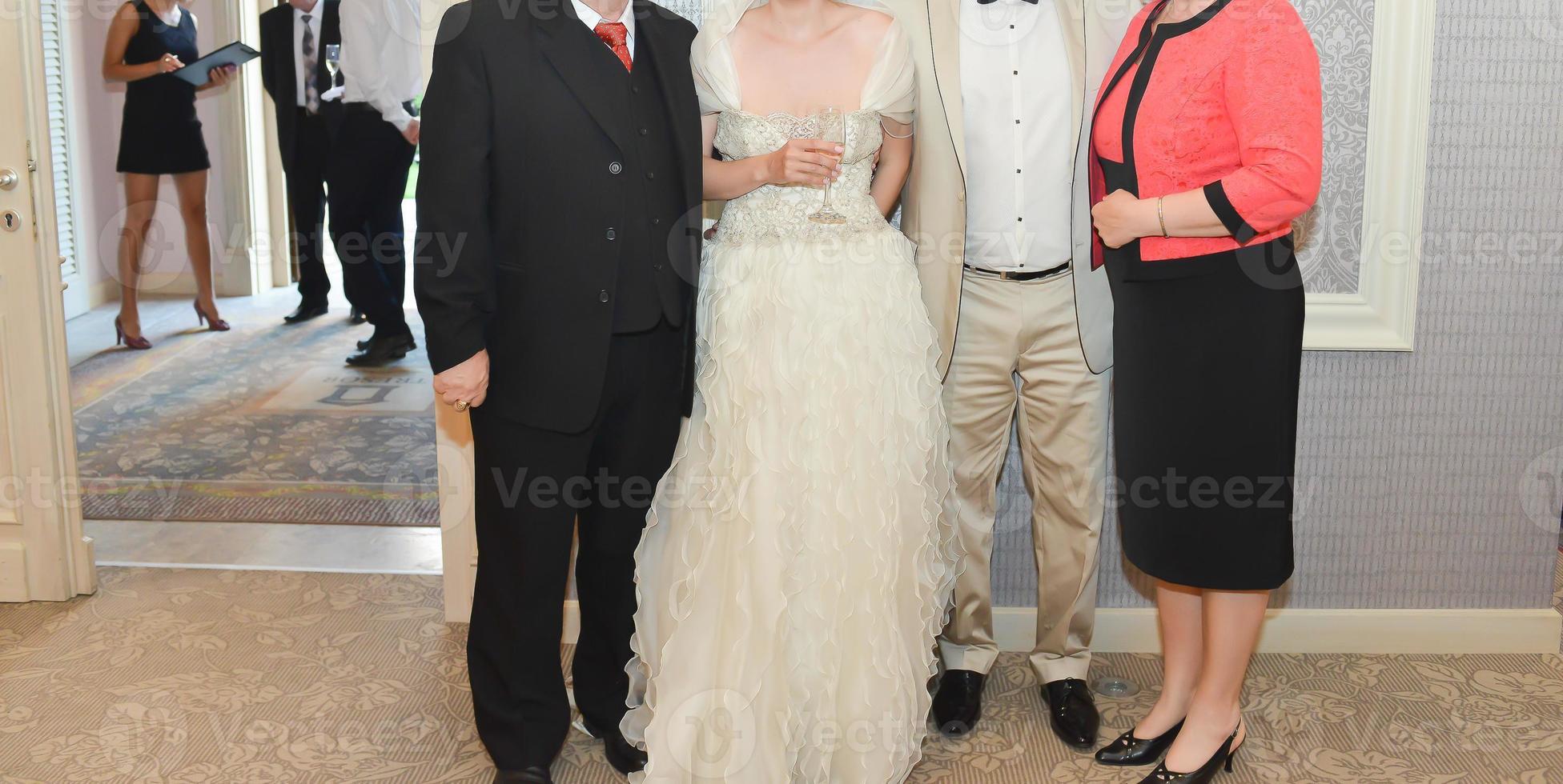 invitados a la boda que asisten a la fiesta de bodas foto