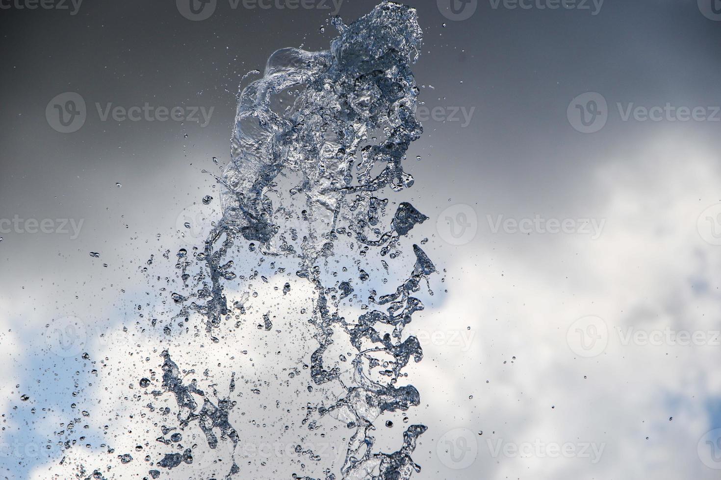 salpicaduras de agua en el cielo foto