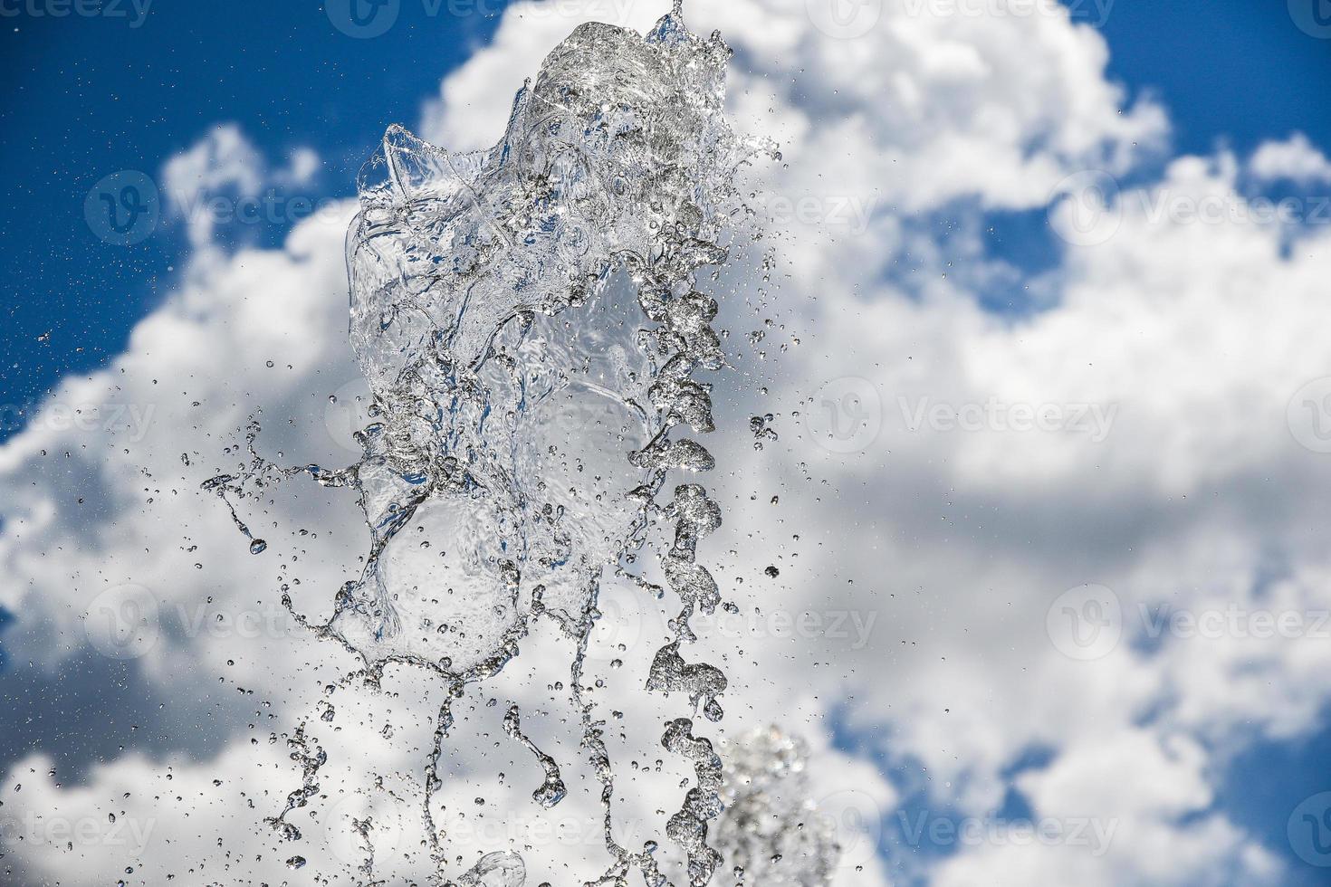 salpicaduras de agua en el cielo foto