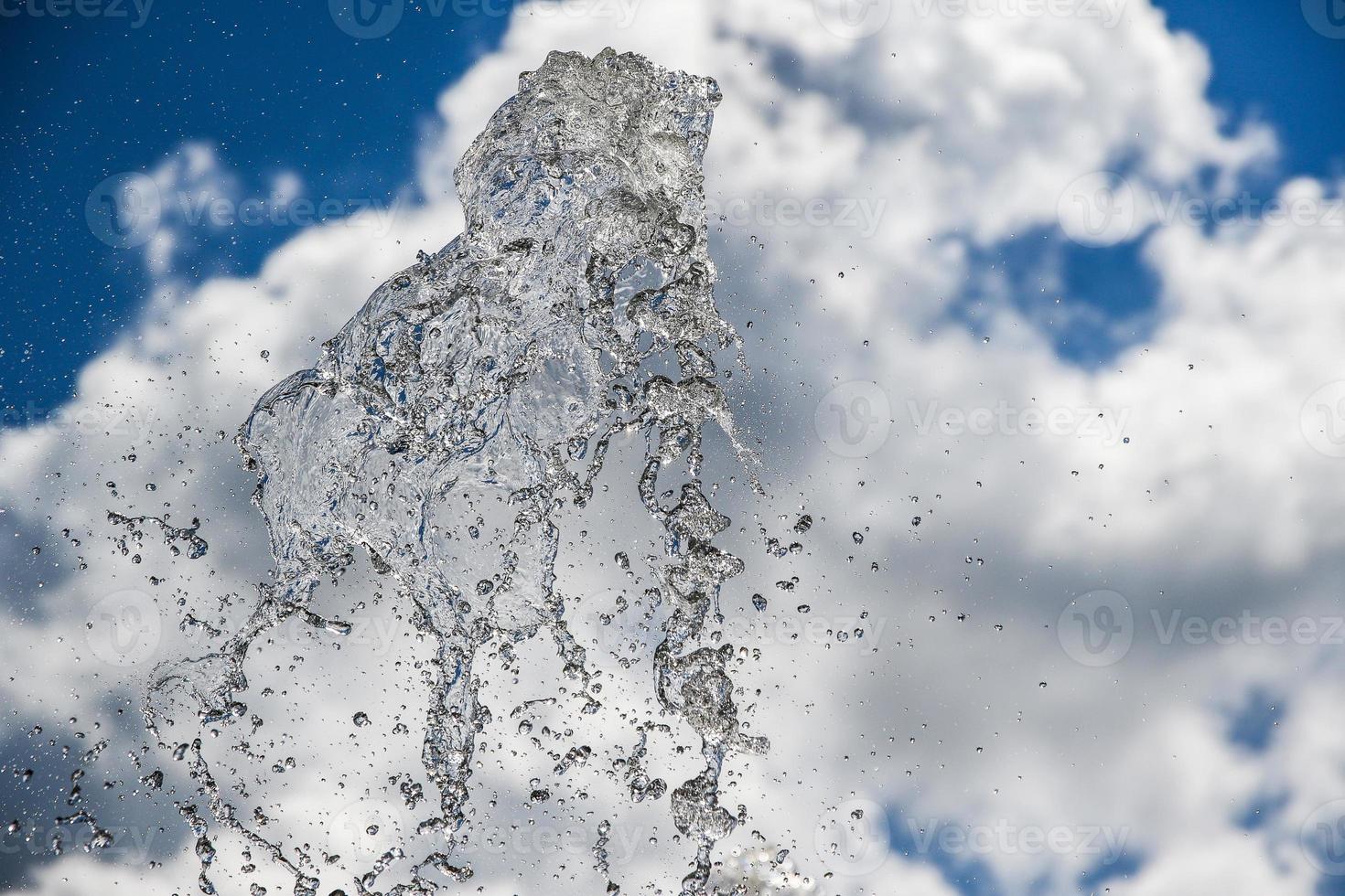 salpicaduras de agua en el cielo foto