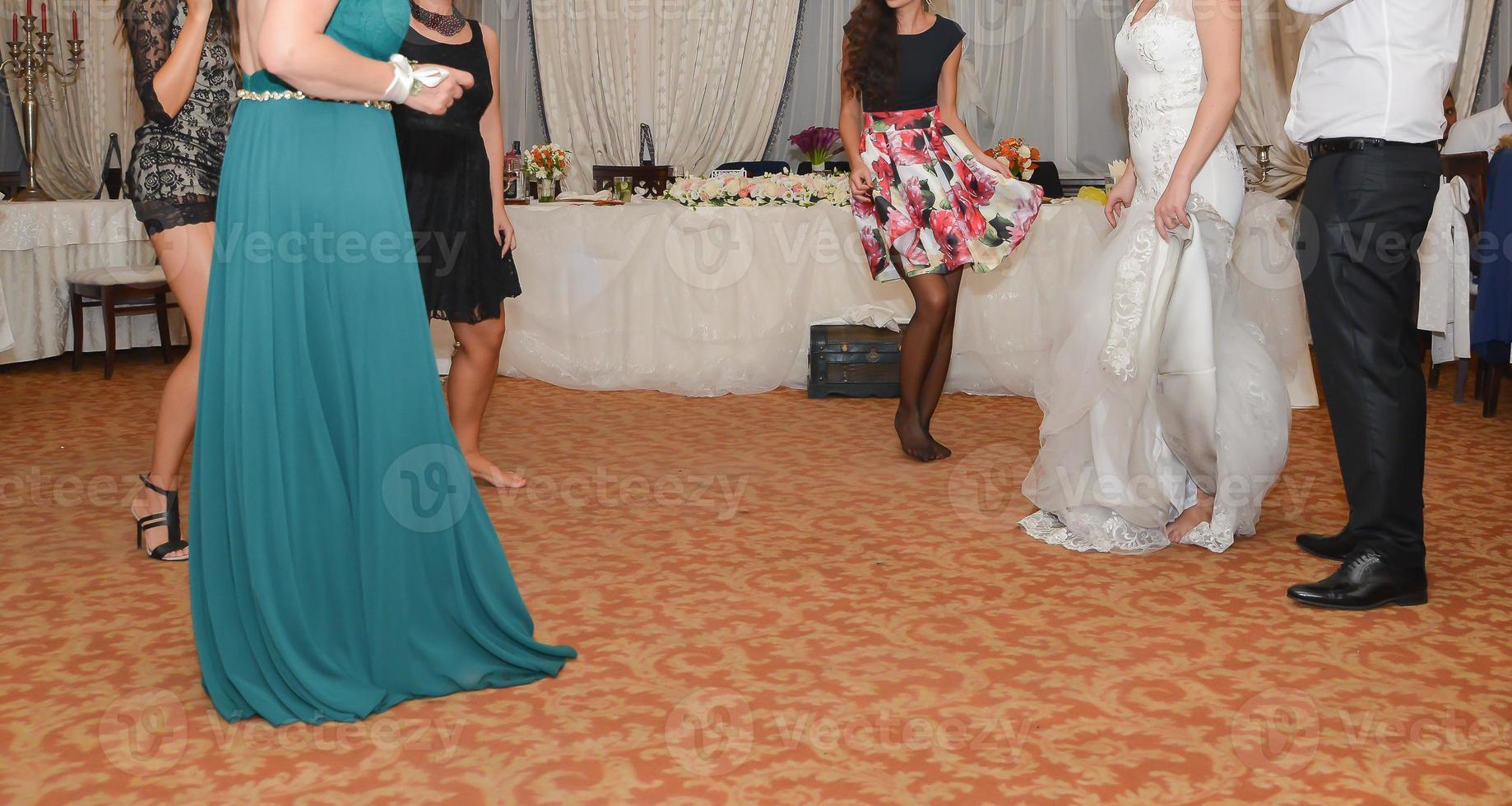 people dancing at the wedding party photo