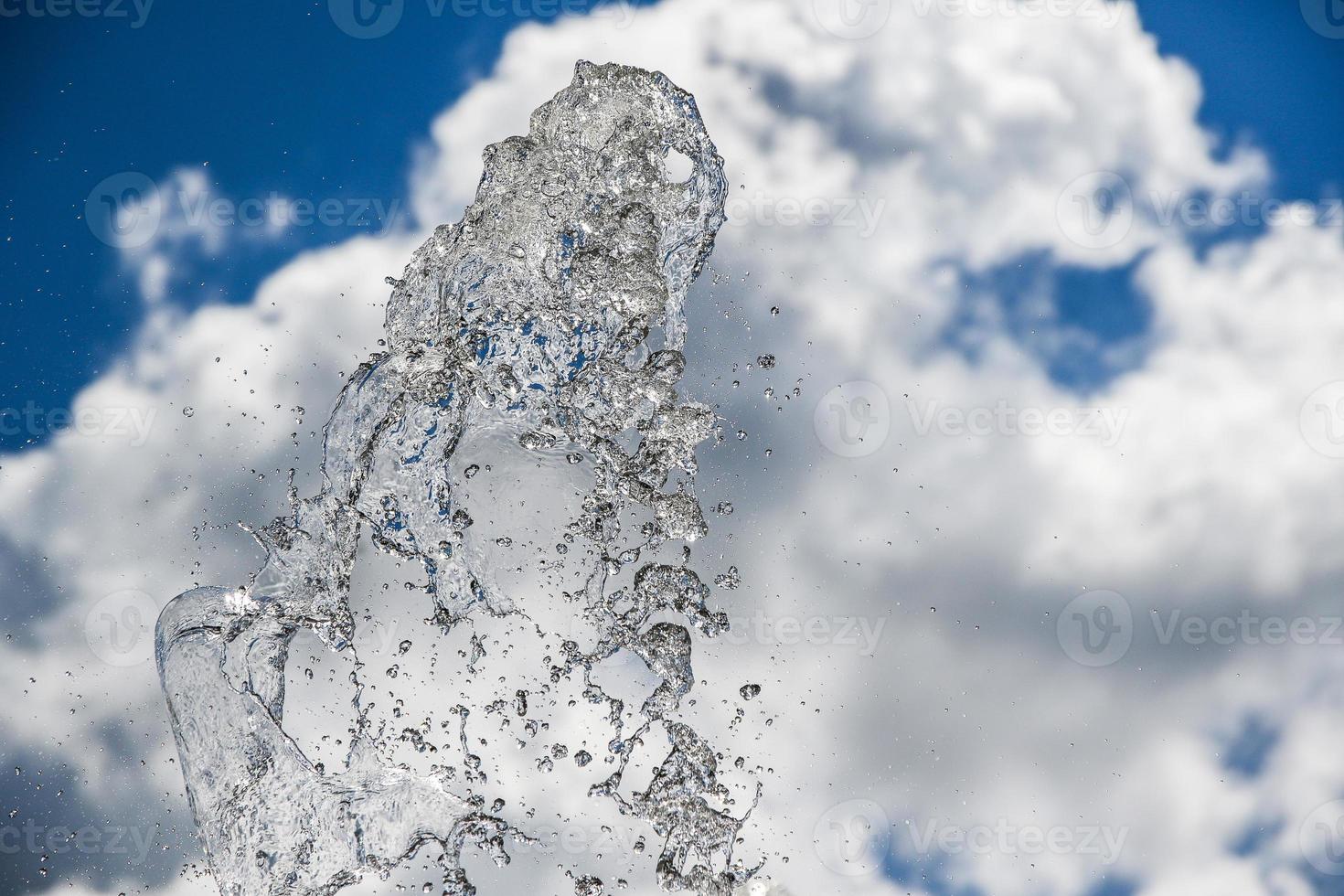 salpicaduras de agua en el cielo foto