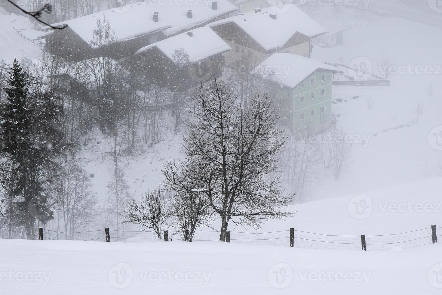 paisaje invernal en los alpes austríacos foto