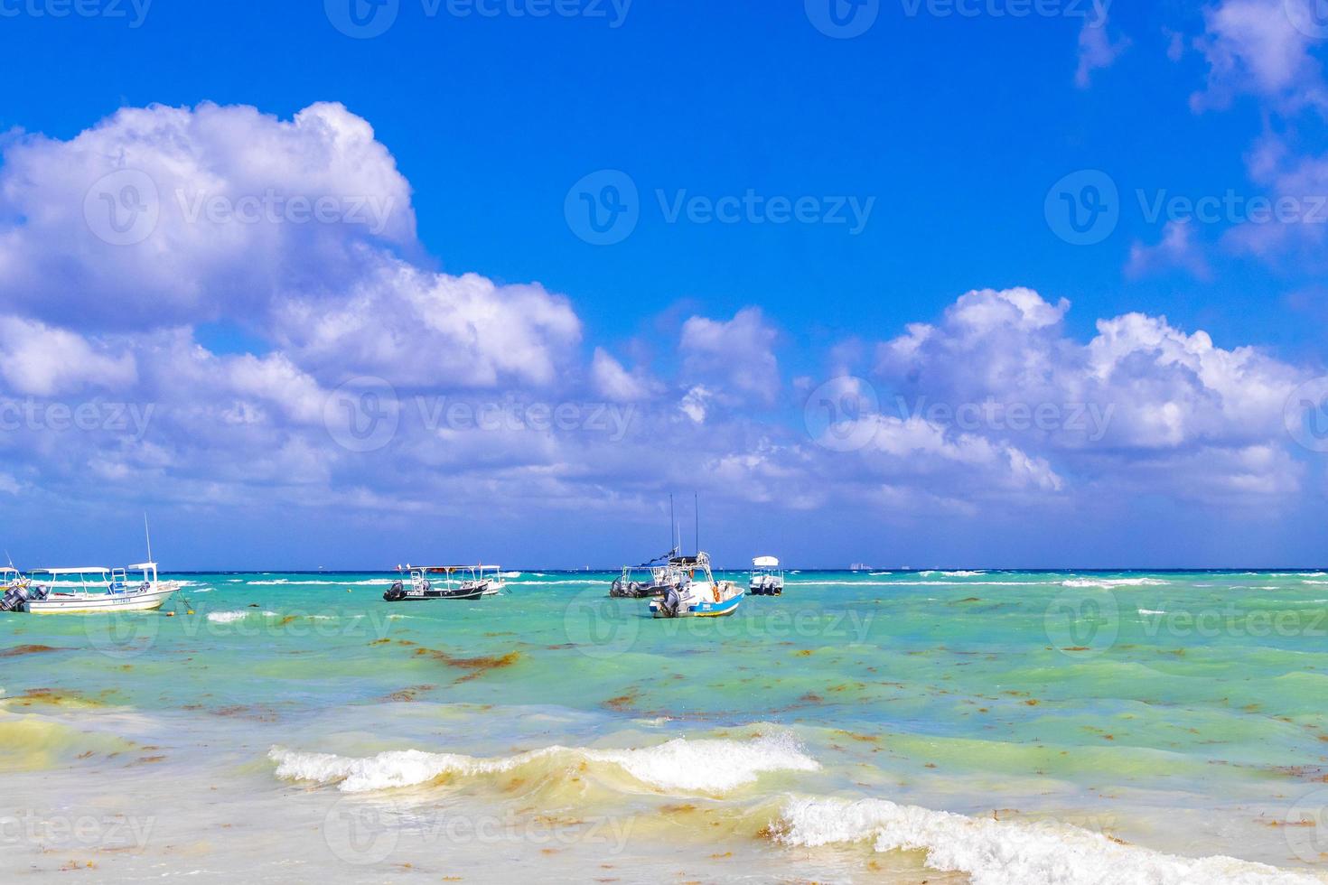 barcos yates barco embarcadero playa en playa del carmen mexico. foto