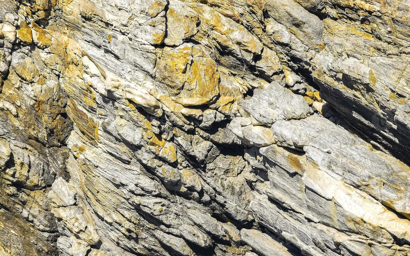 hermosa roca acantilado piedra canto rodado patrón de textura playa en méxico. foto