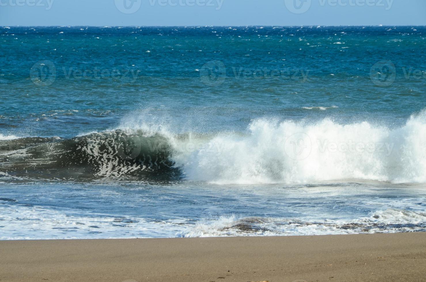 Huge sea waves photo