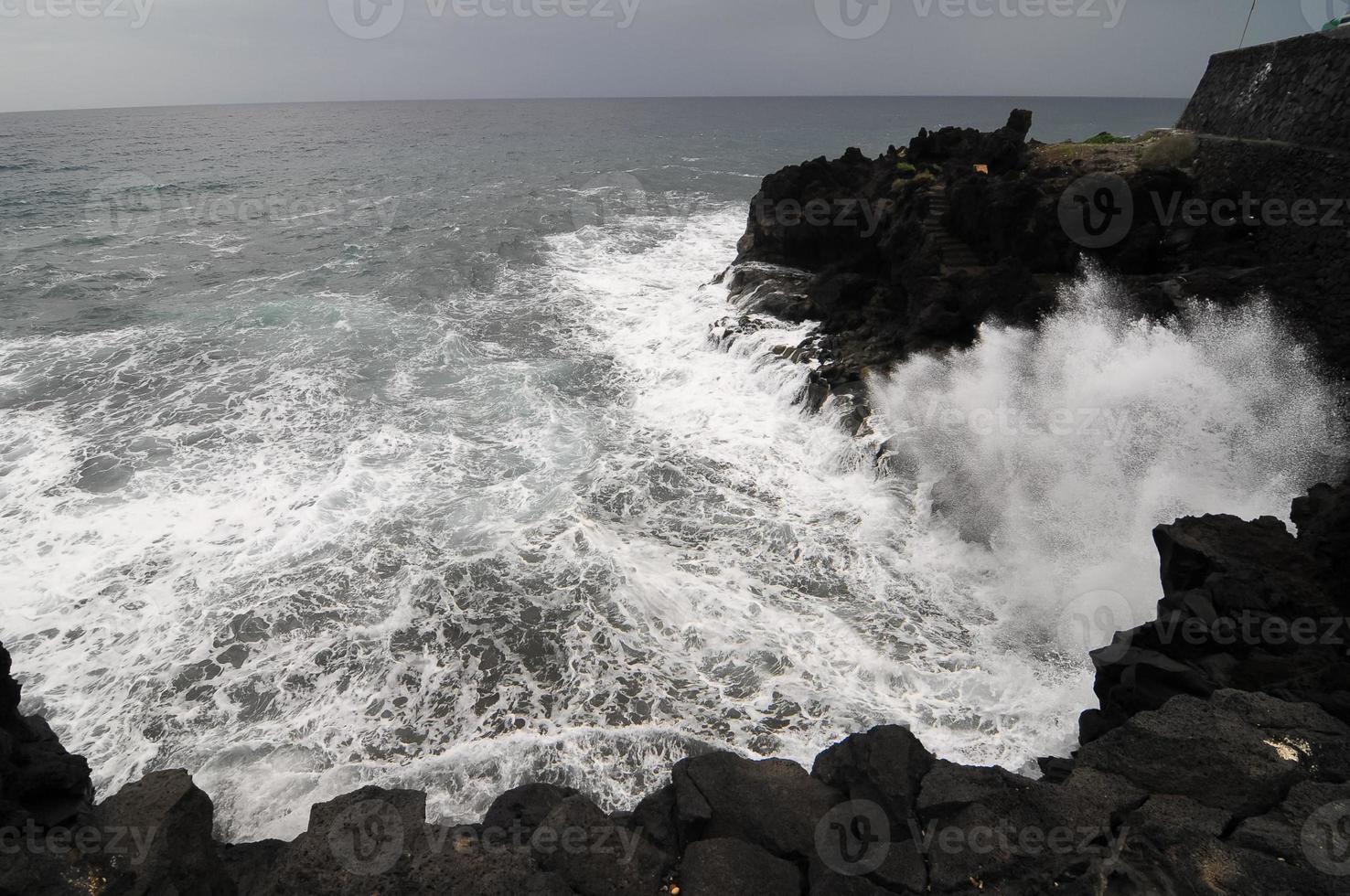 Huge sea waves photo