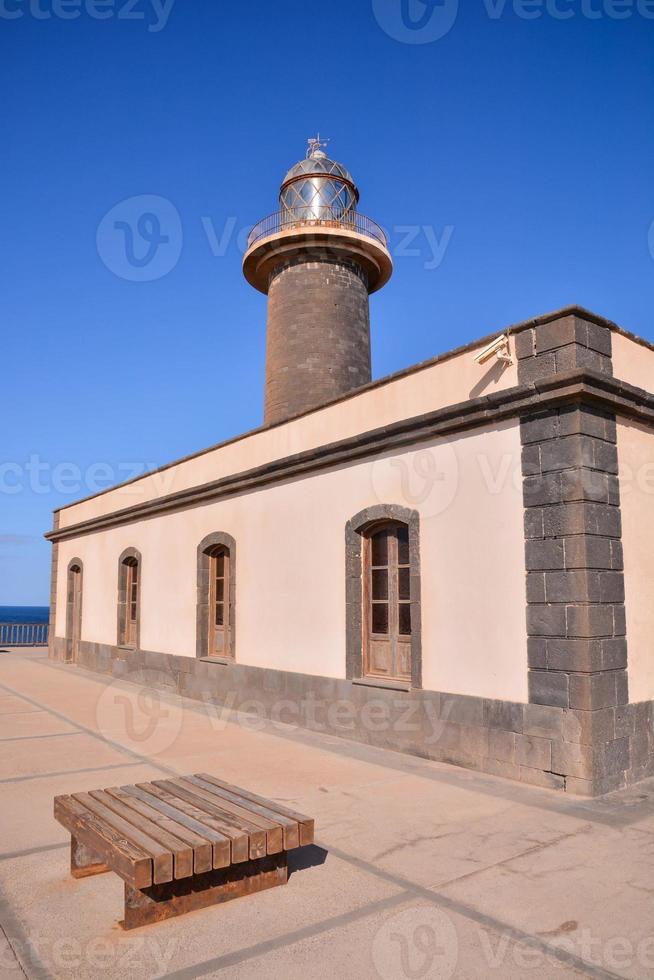 faro junto al mar foto