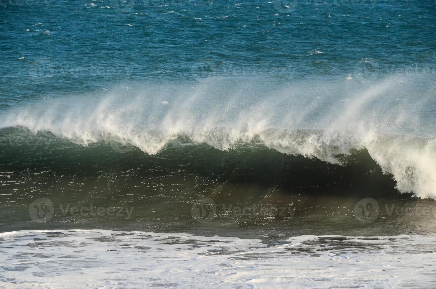 Huge sea waves photo