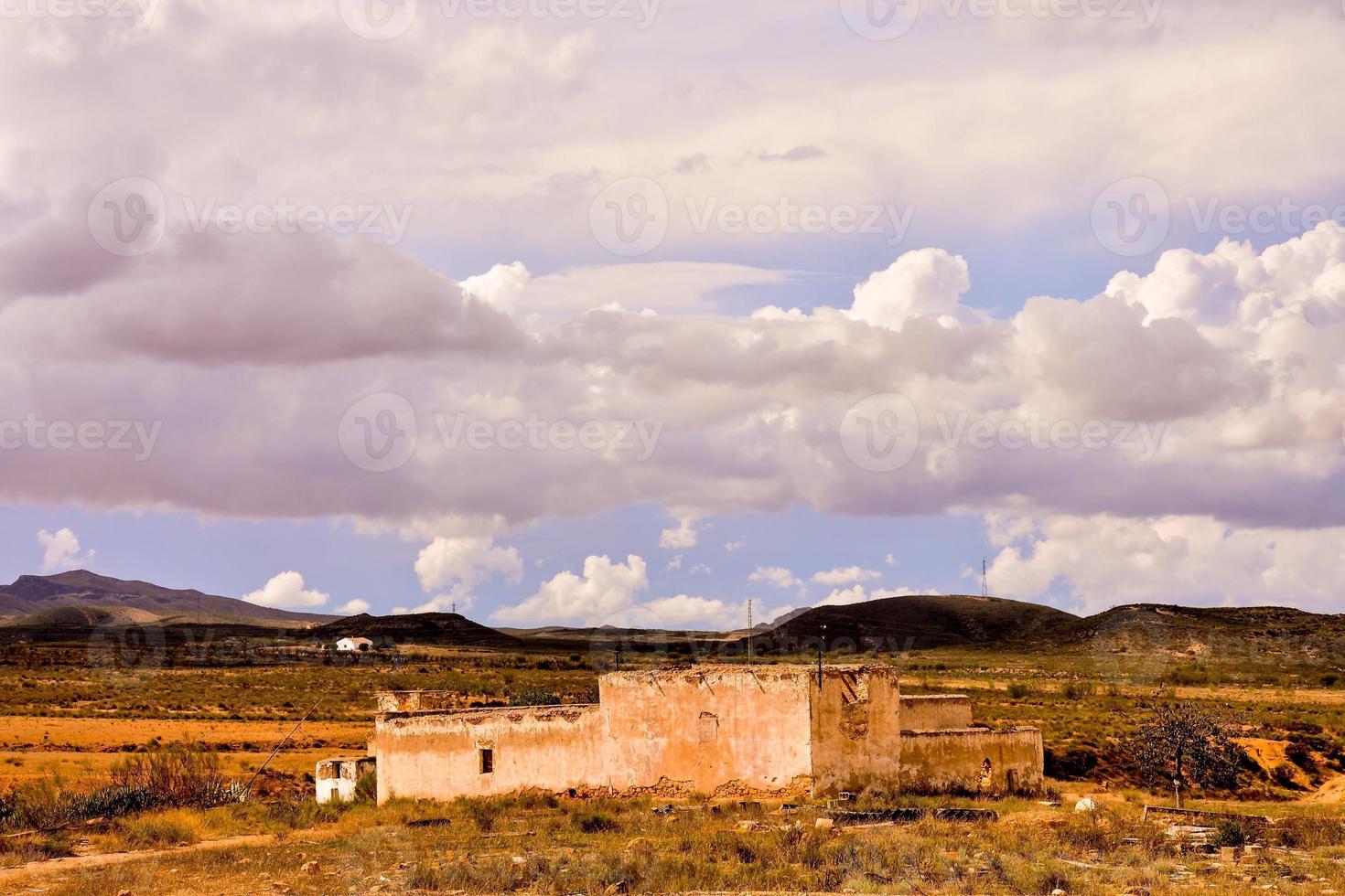 vista de un sitio abandonado foto