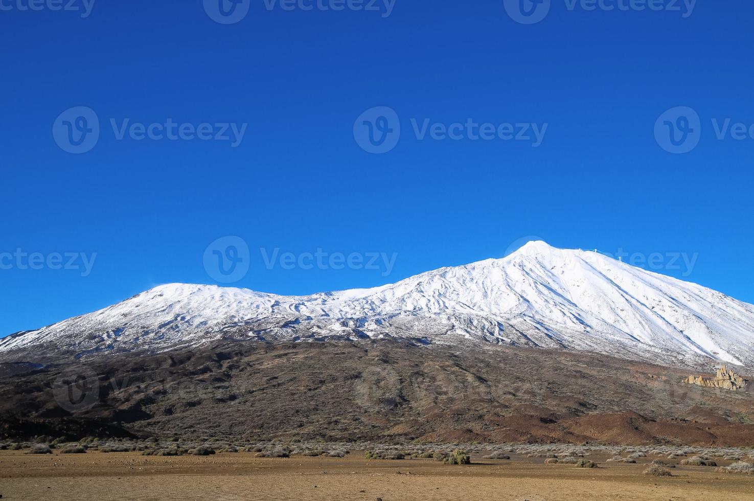Snowy mountain landscape photo