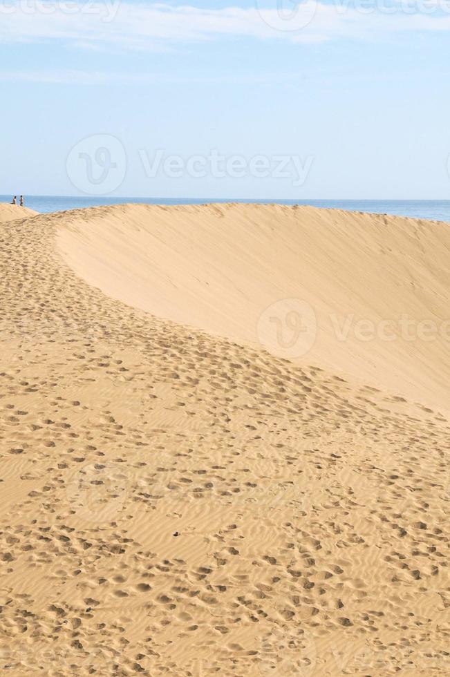 dunas de arena junto al mar foto